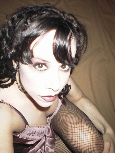 may 2005 - i know, over-posed, and the background sucks